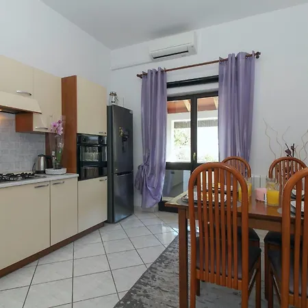 ゲストハウス Aida In * Istrien 3*