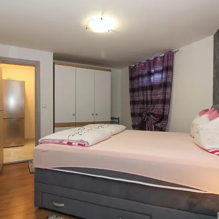 Aida In * Istrien ゲストハウス ポレッチ