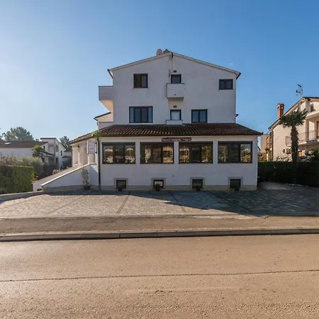 Aida In * Istrien Пореч