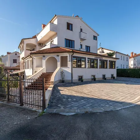 Aida In * Istrien 3* ポレッチ